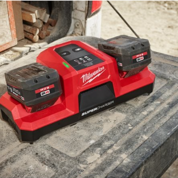 Milwaukee M18™ Dual Bay Super Charger M18 DBSC