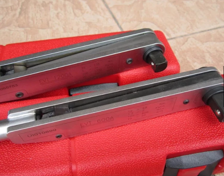 Stanley 3/8 SQ. DR. TORQUE WRENCH, 5-33NM
